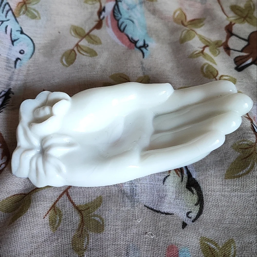 Avon? White Milk Glass Open Single Hand Fingers Trinket Soap Dish Floral Leaves